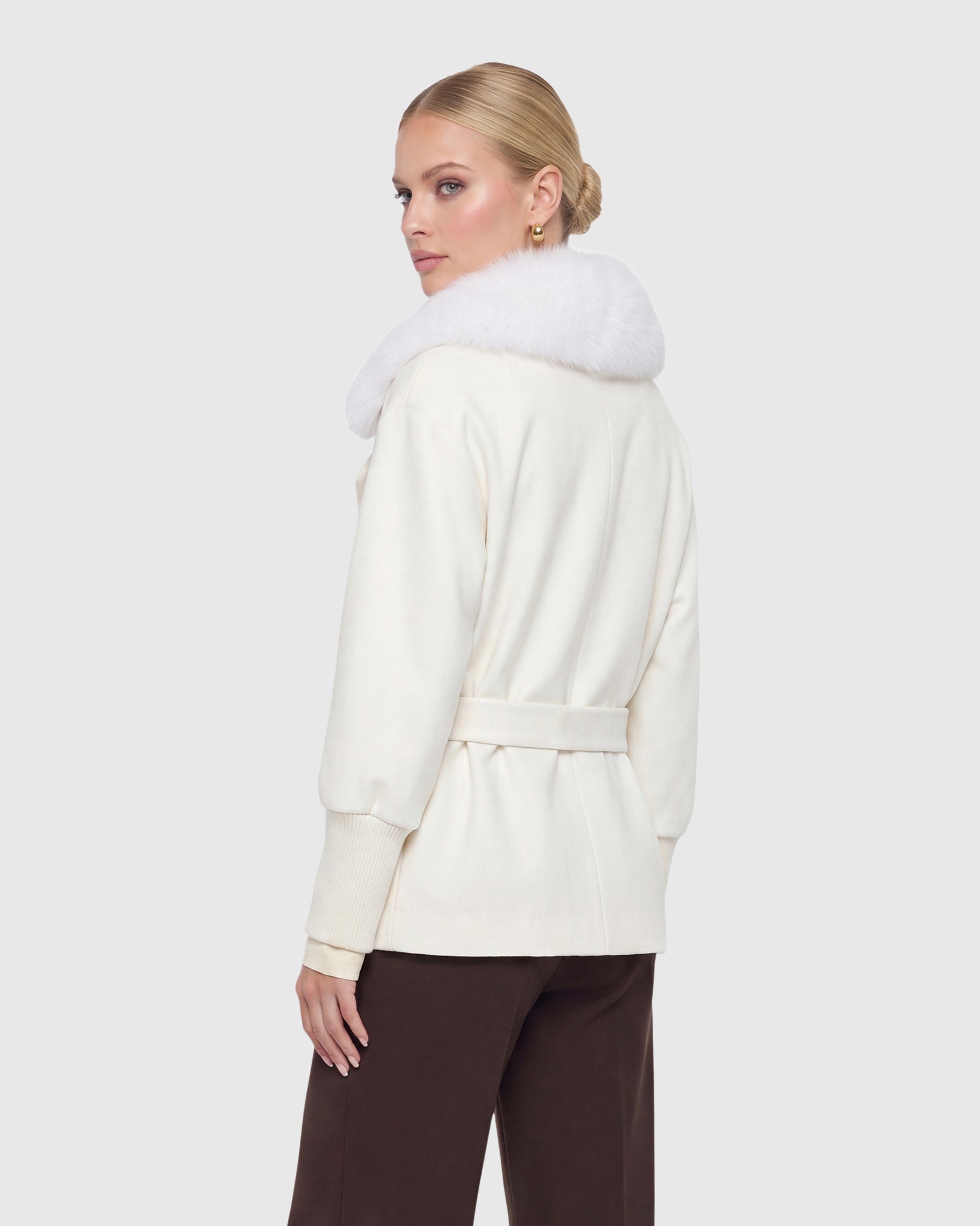 #Color_IVORY