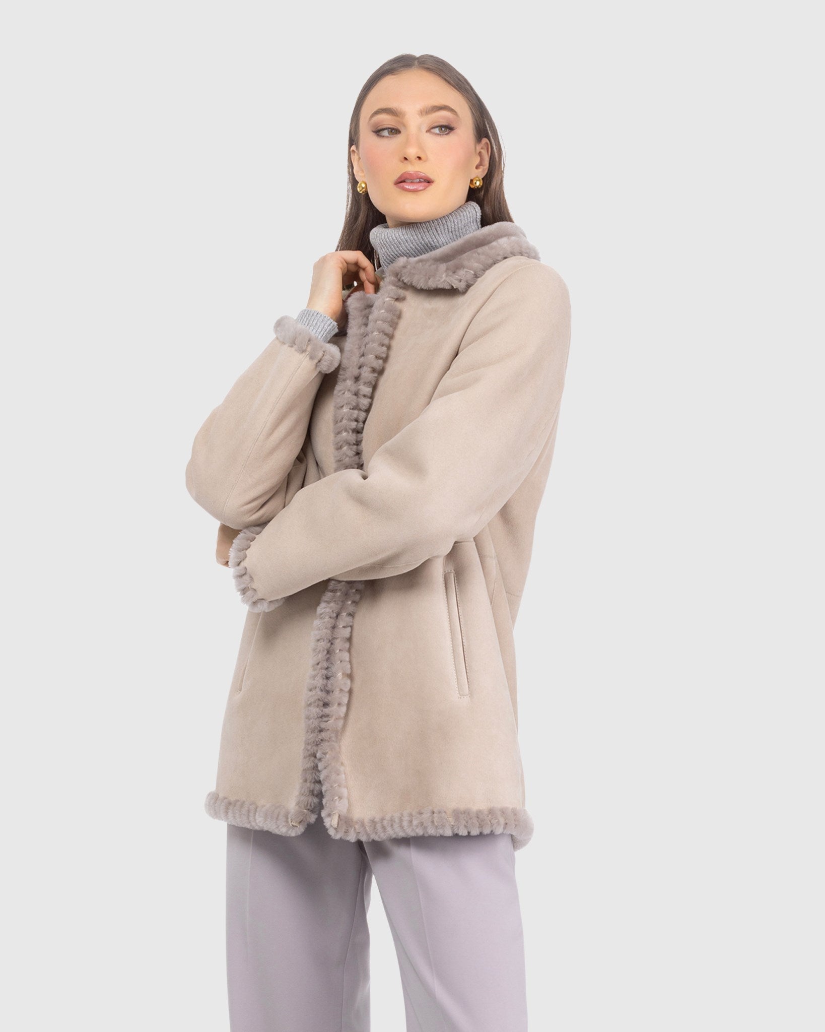 #Color_TAUPE