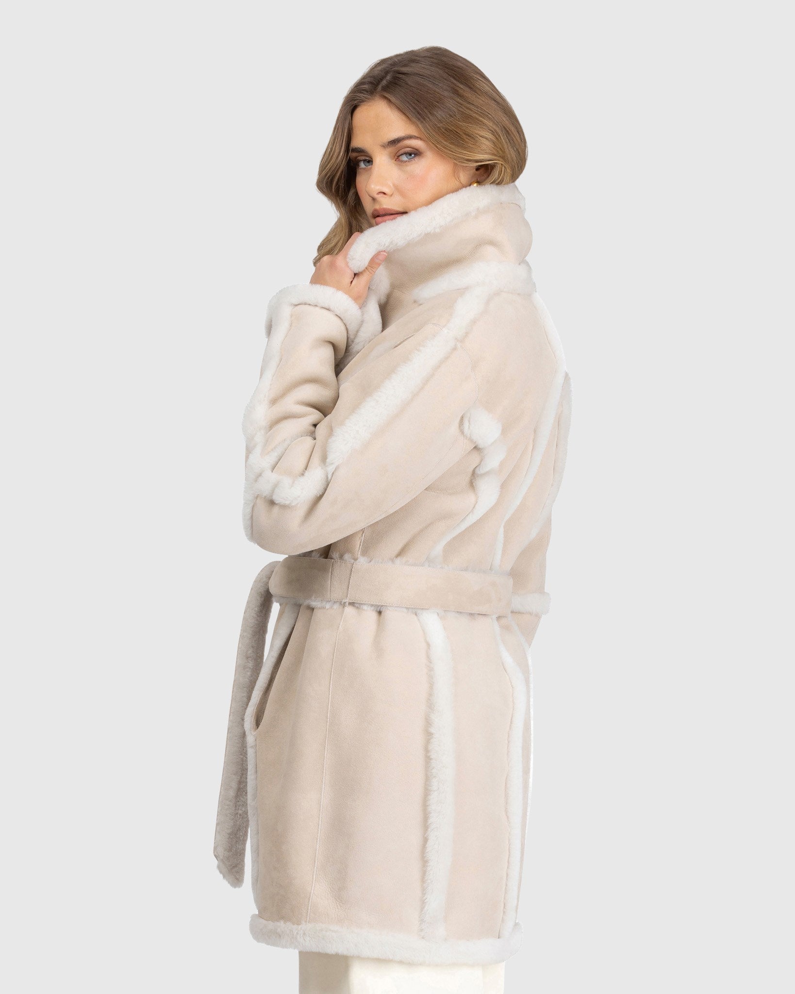 MERINO SHEARLING LAMB STROLLER WITH SPILL SEAM, BELT