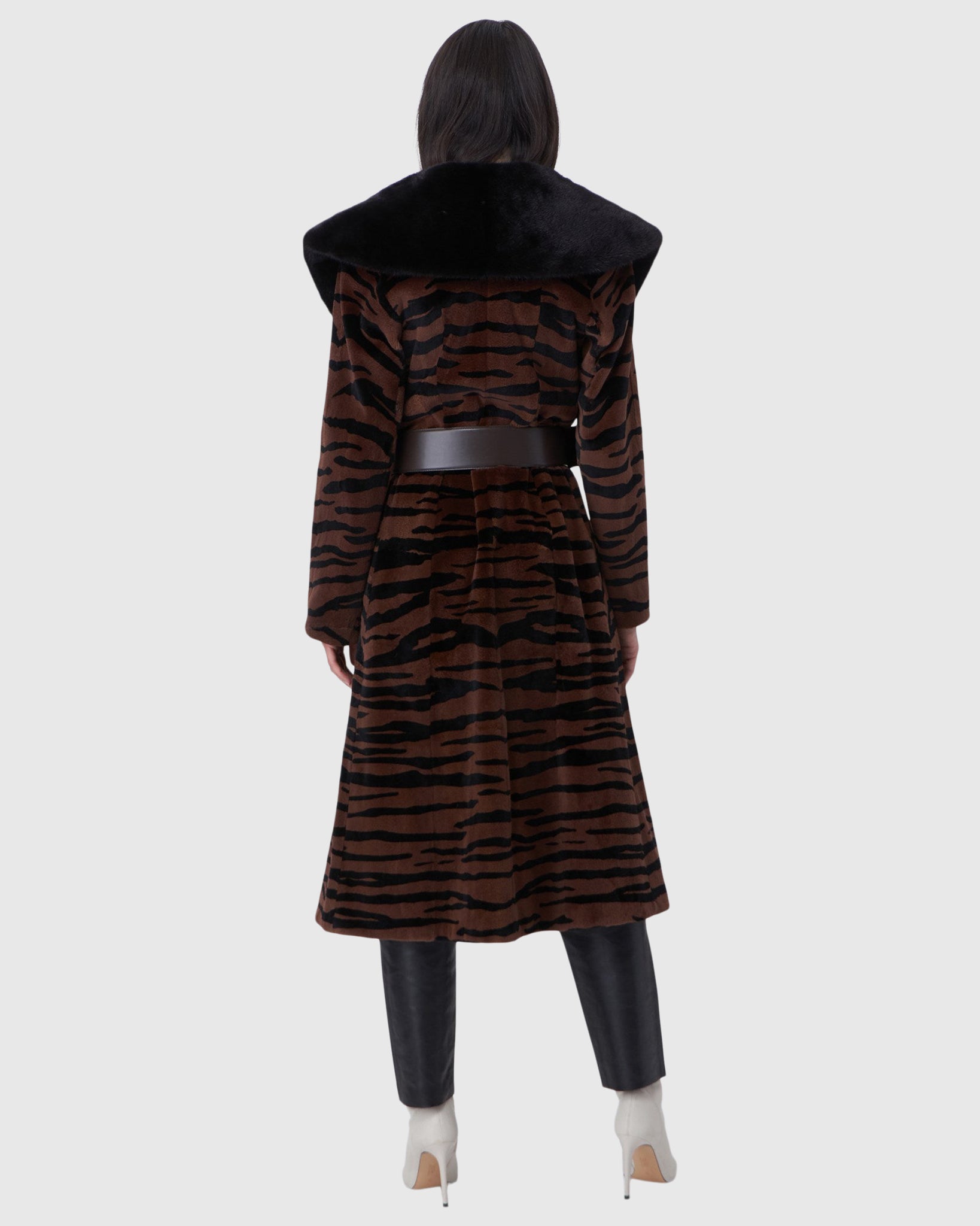 #Color_BROWN TGR PRINT