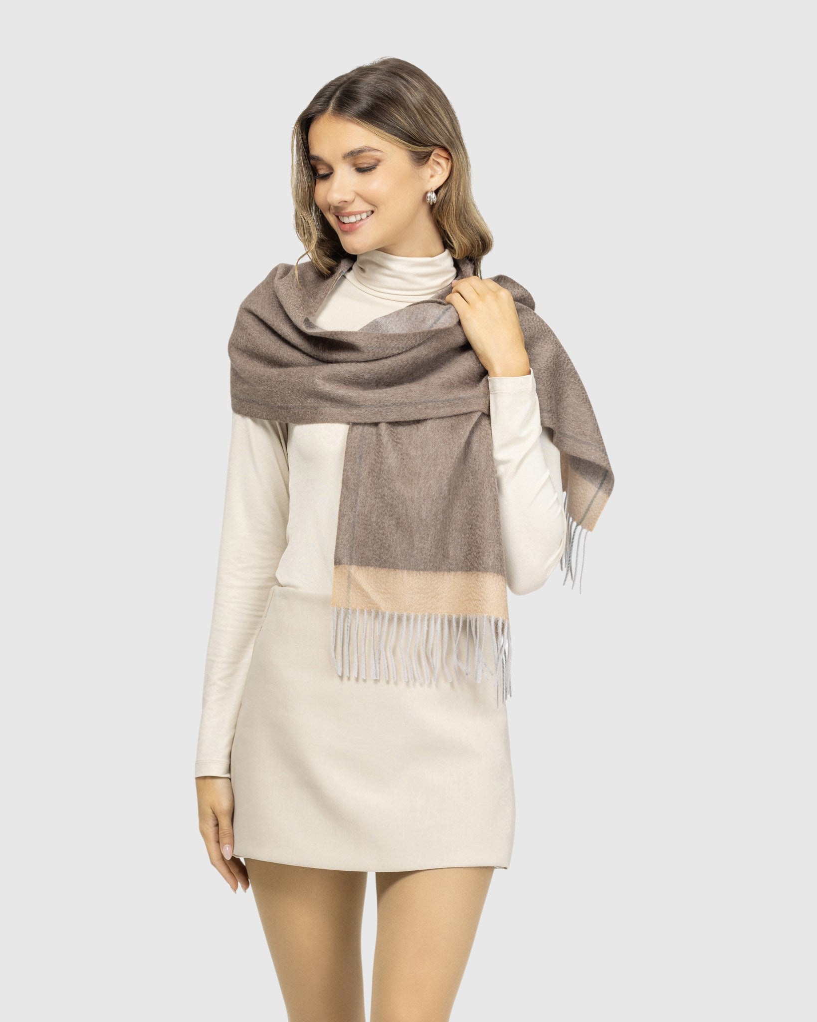 #Color_TAUPE