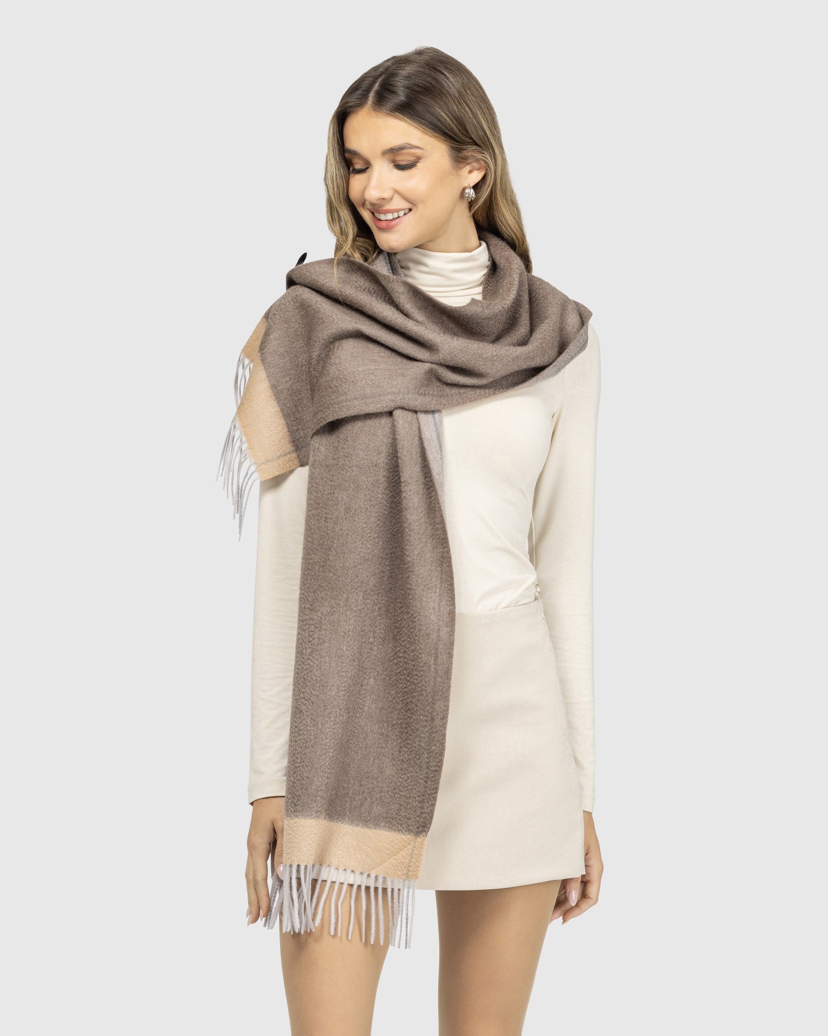#Color_TAUPE