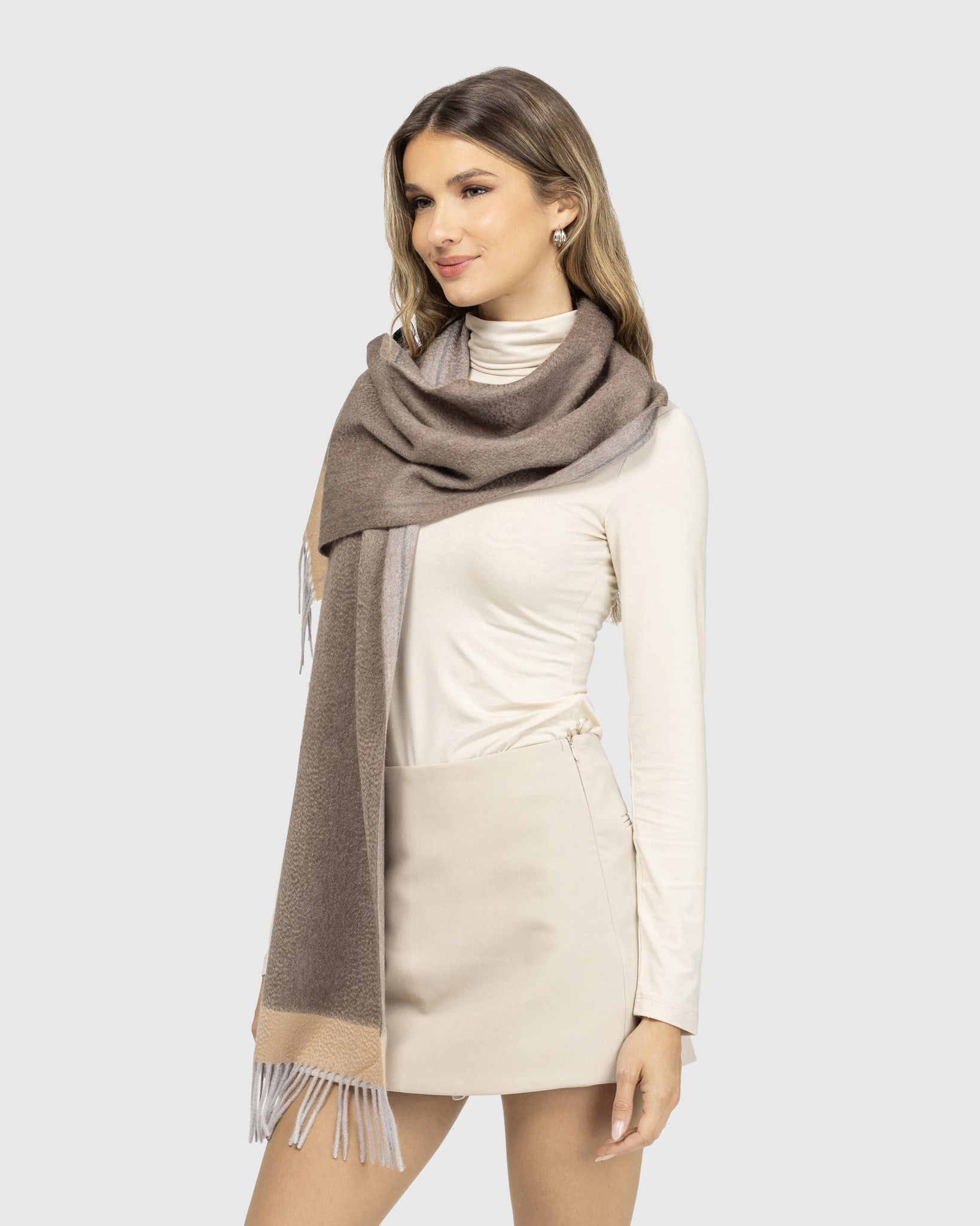 #Color_TAUPE