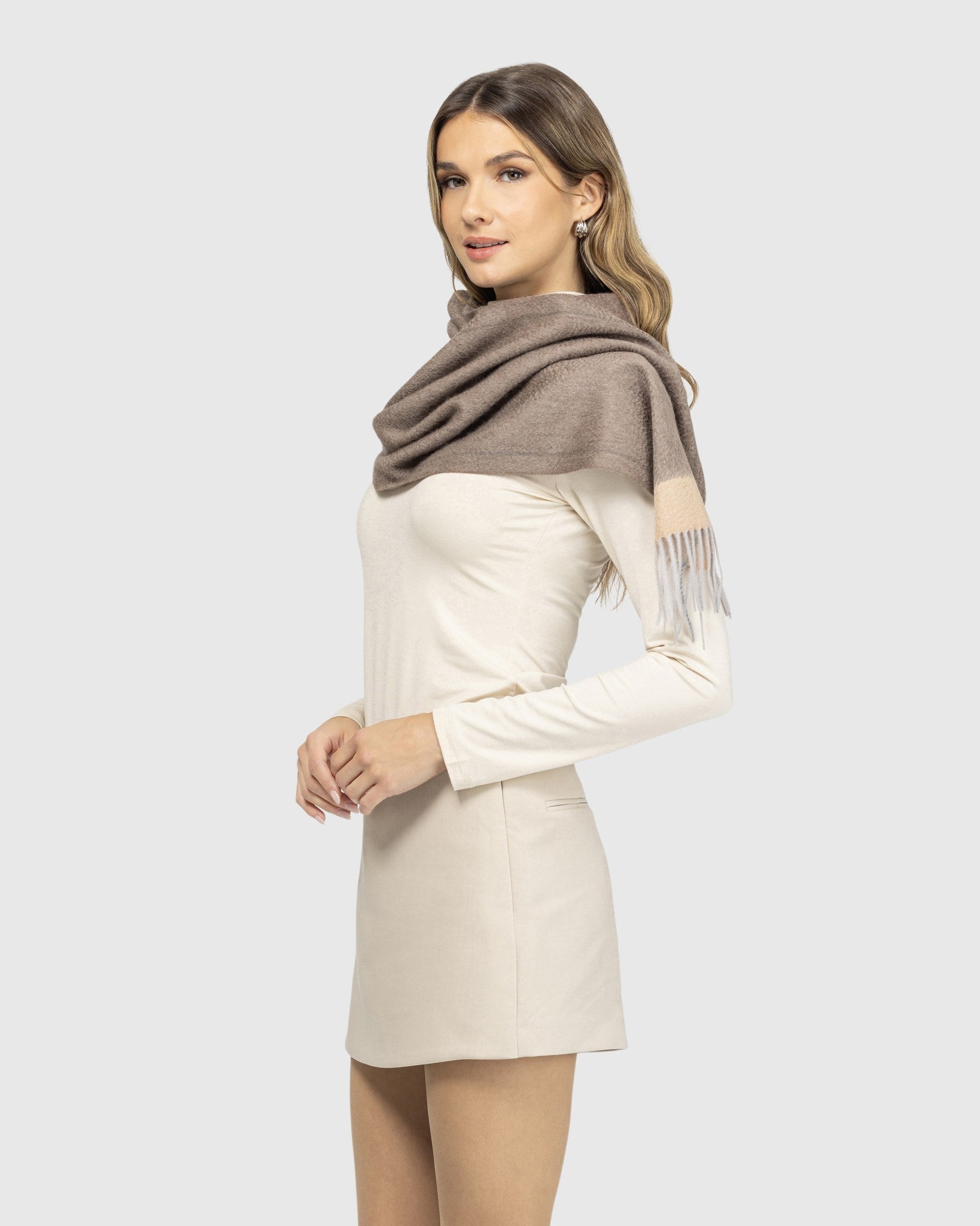 #Color_TAUPE