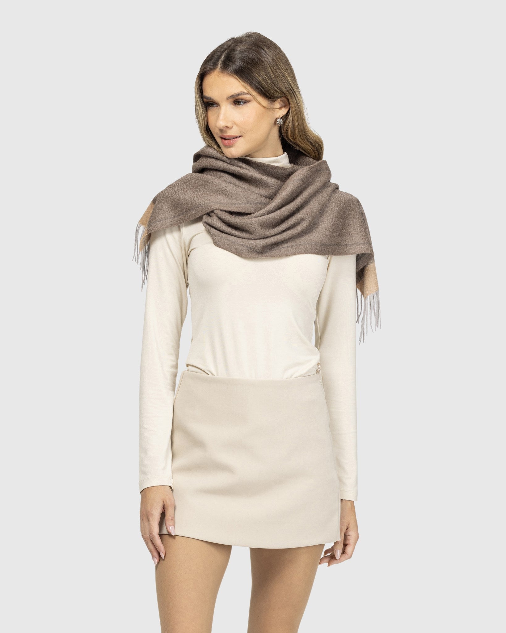 #Color_TAUPE