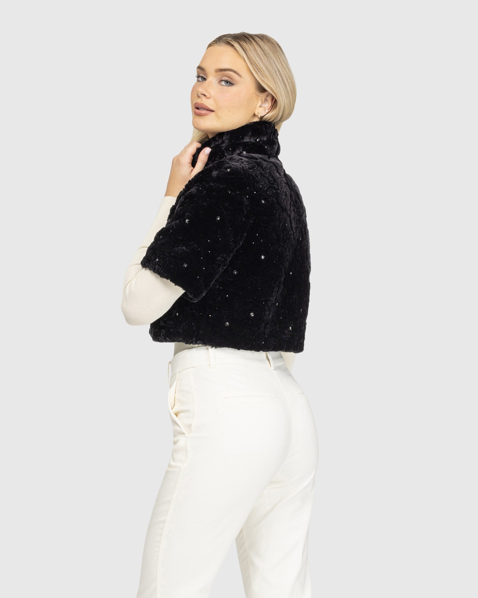 #Color_BLACK BRISA