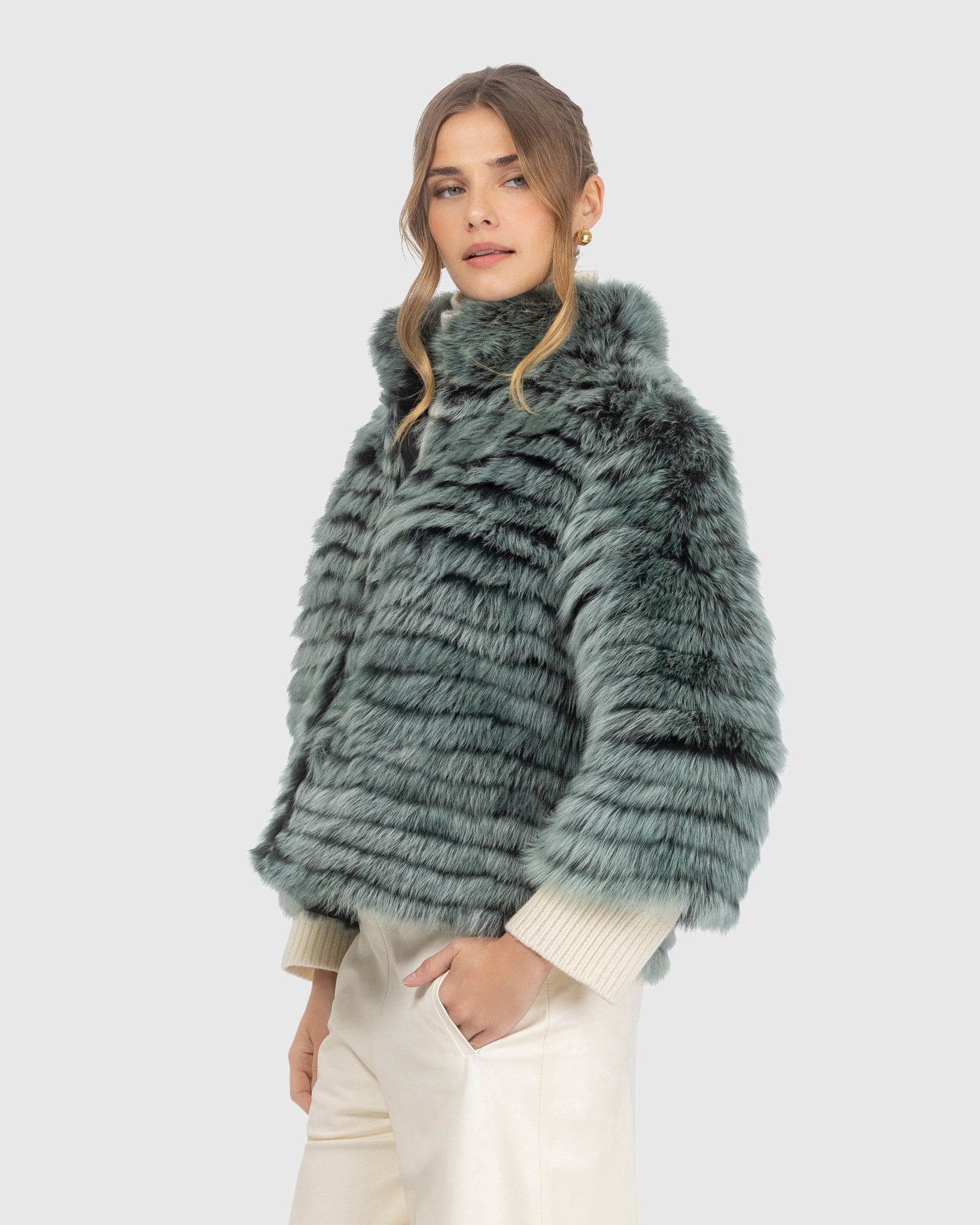 #Color_EMERALD BRISA