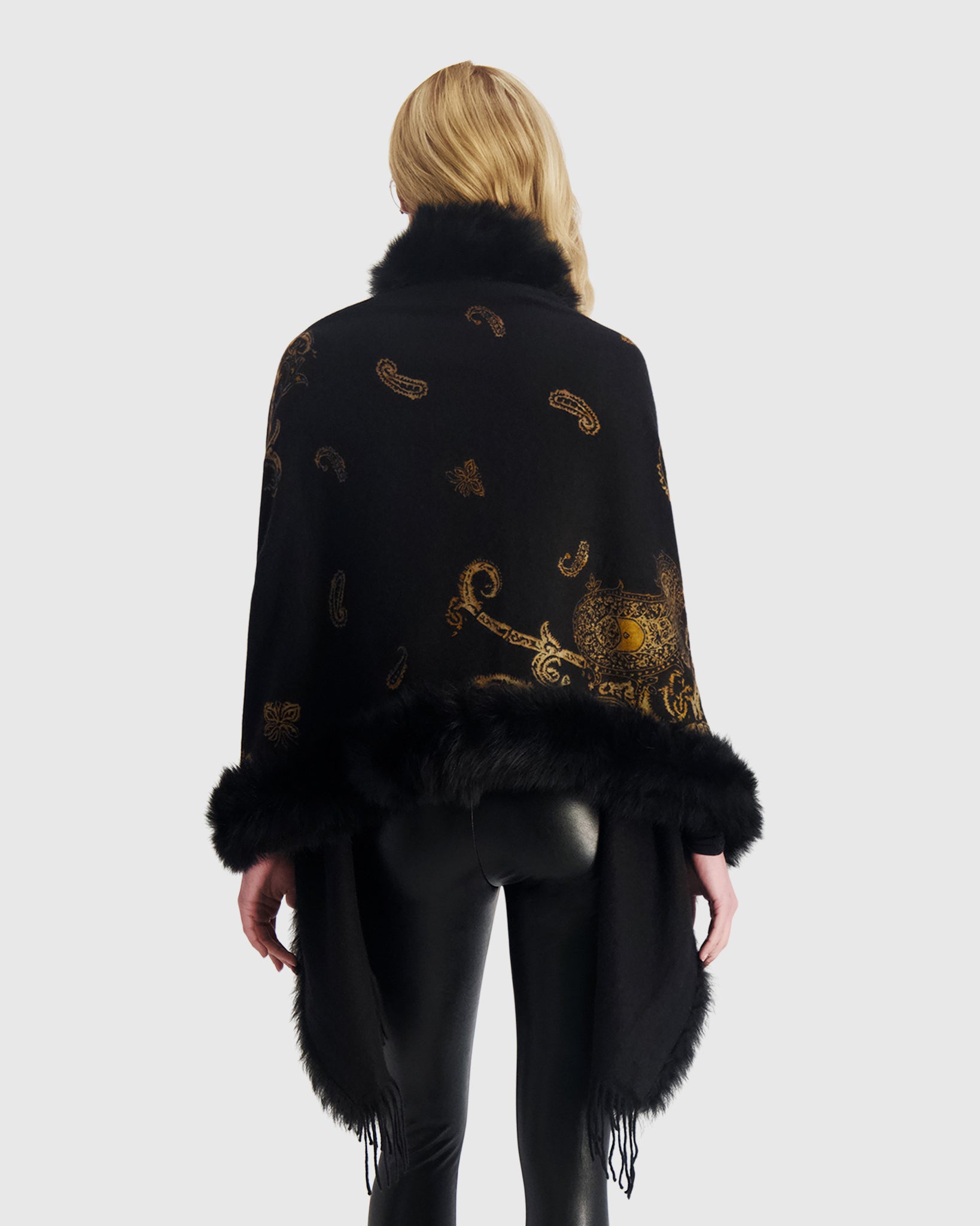 #Color_BLACK GOLD PAISLEY