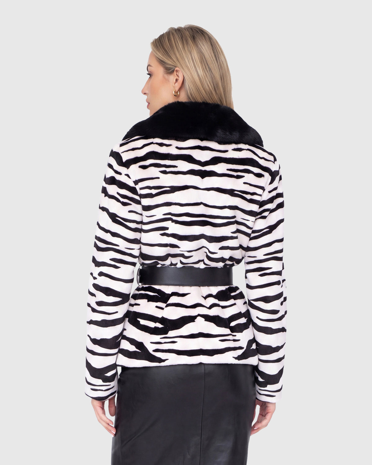 #Color_CRYSTAL BEIGE TGR PRINT