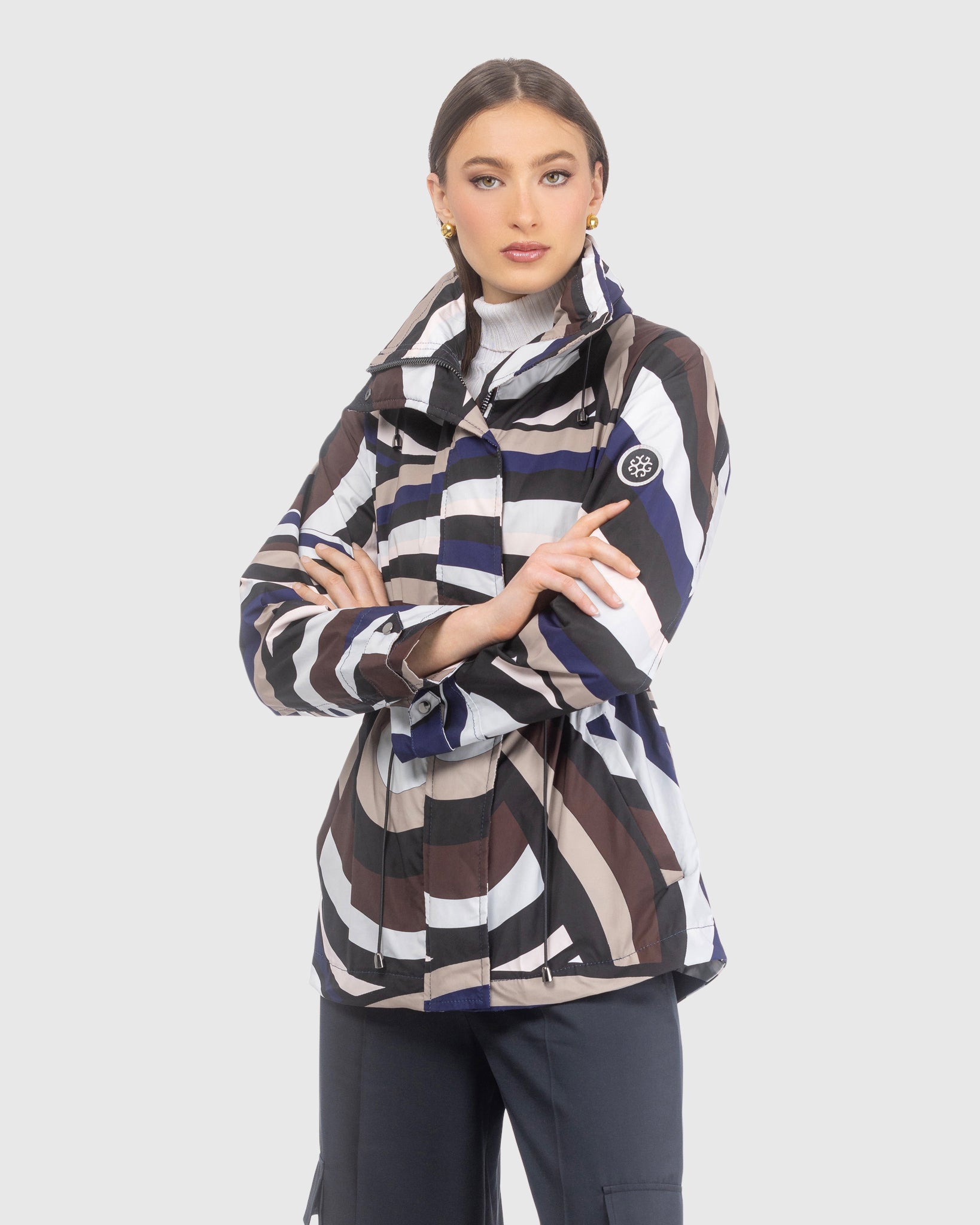 LIGHTWEIGHT JACKET WITH CONCEALED HOOD