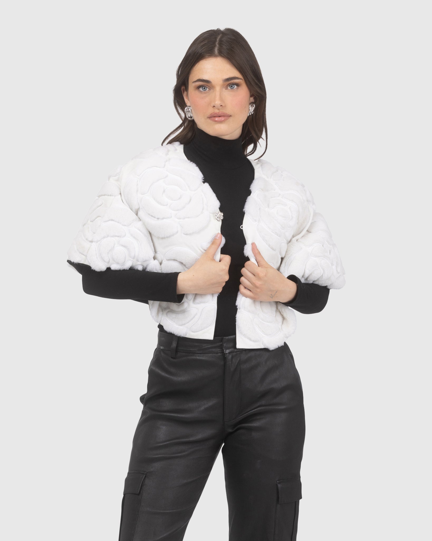 #Color_WHITE/BLACK