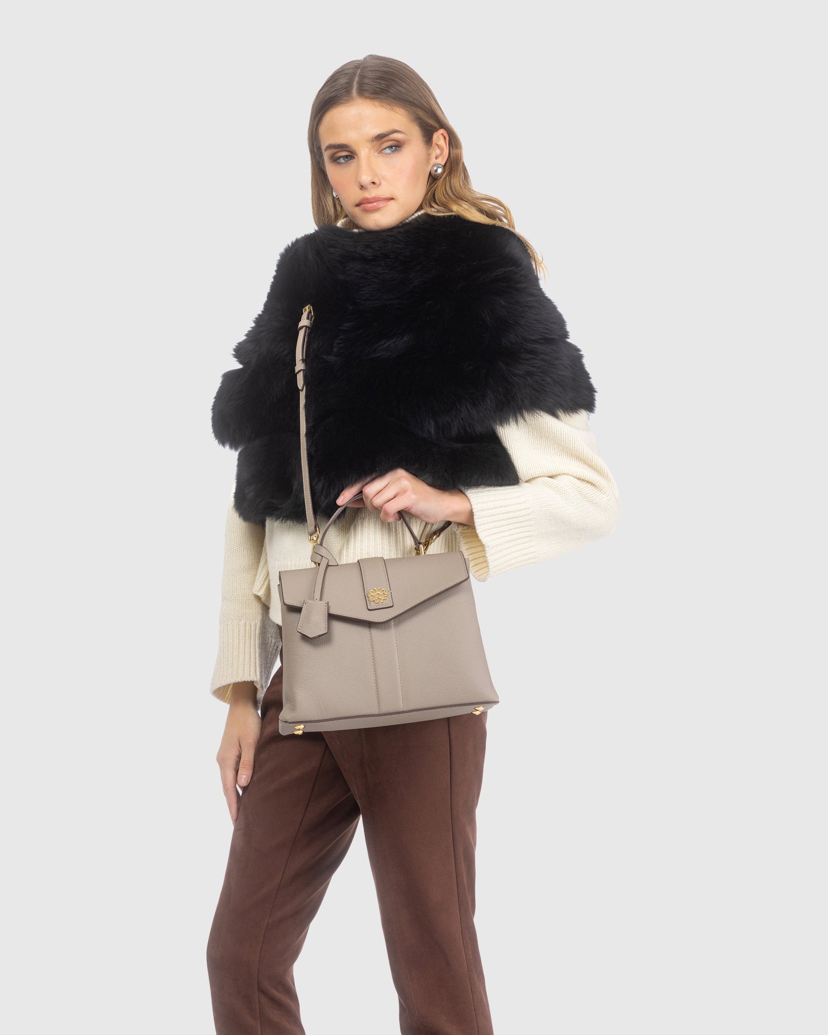 #Color_TAUPE