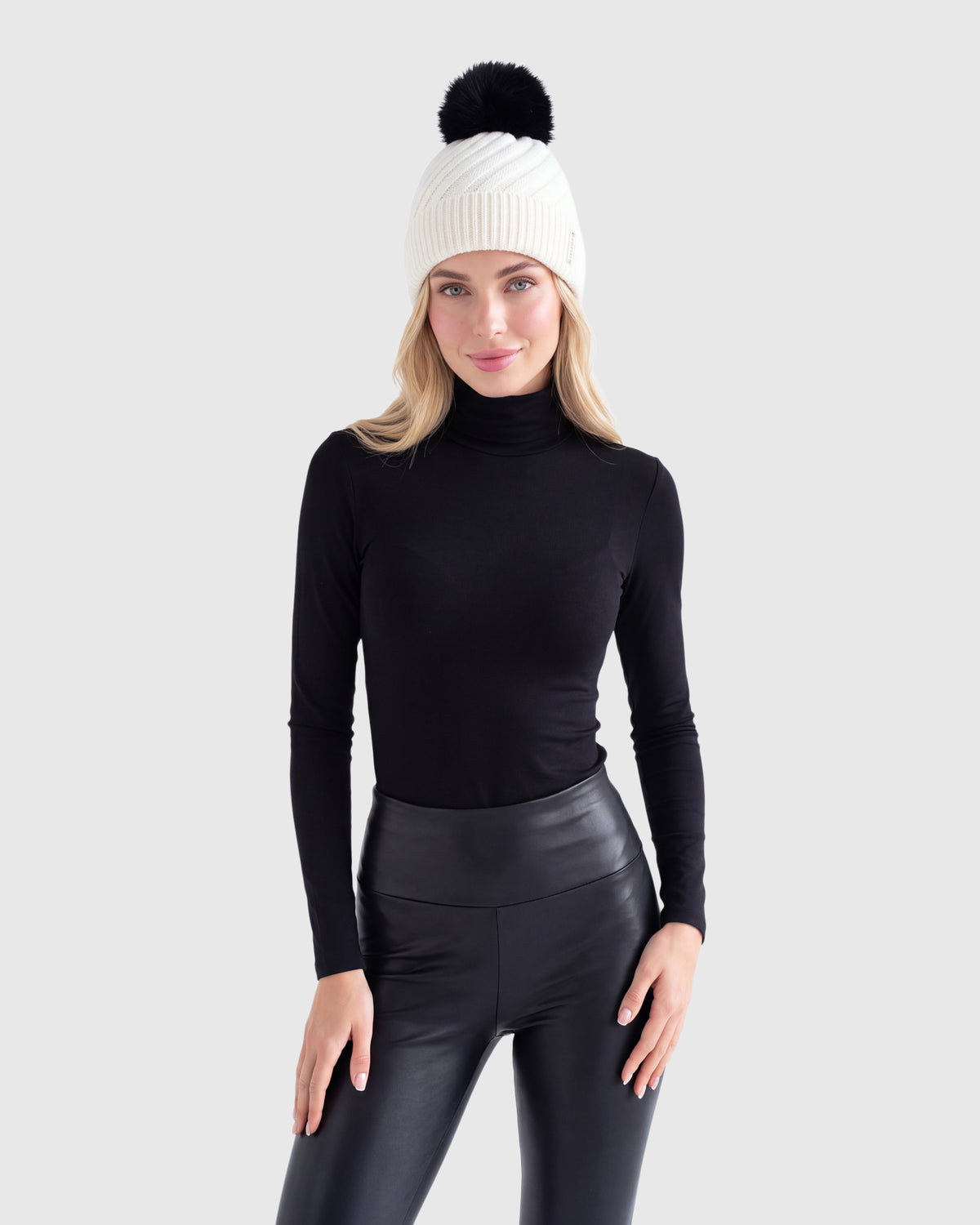 #Color_IVORY/BLACK
