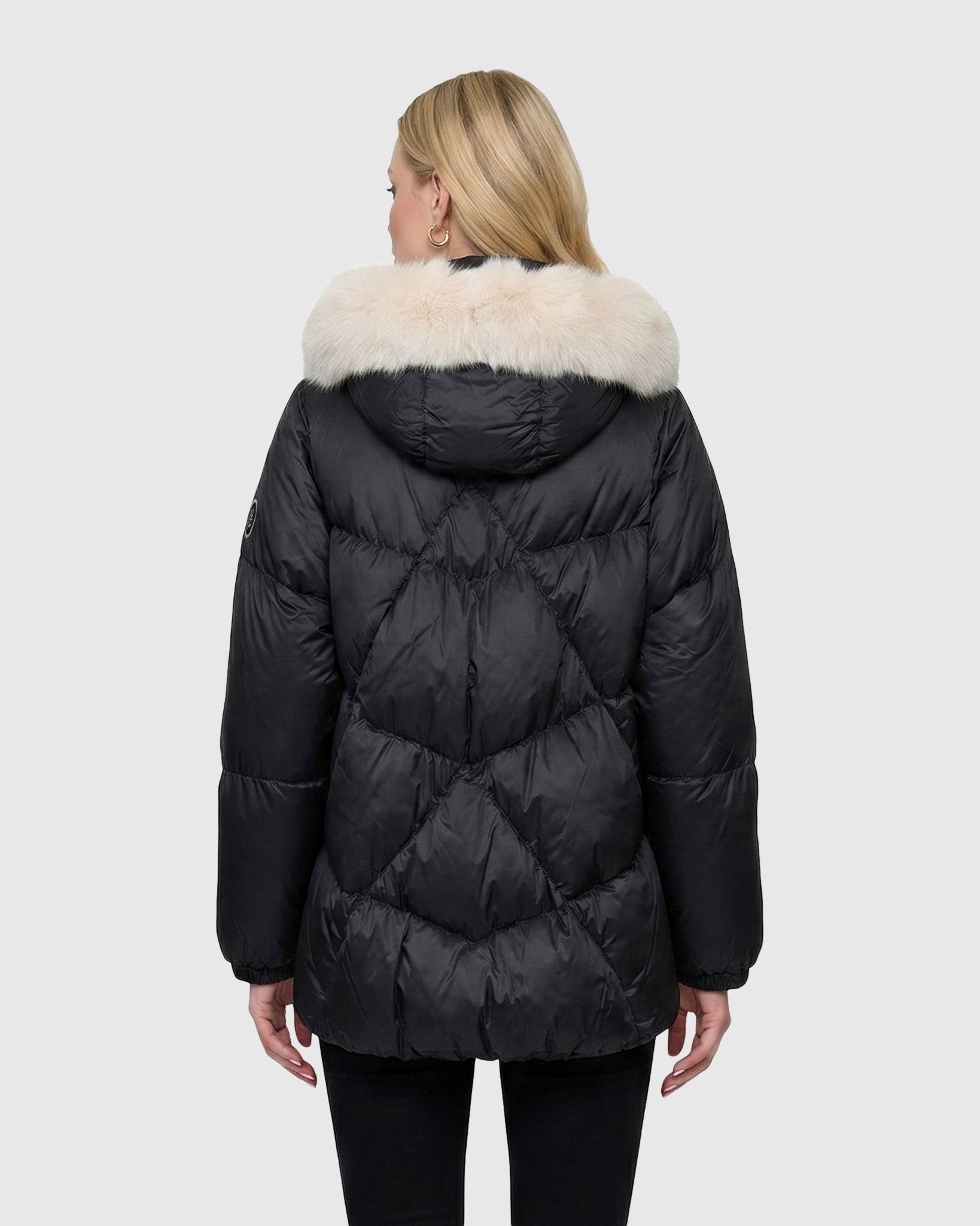 #Color_Black/Iceberg