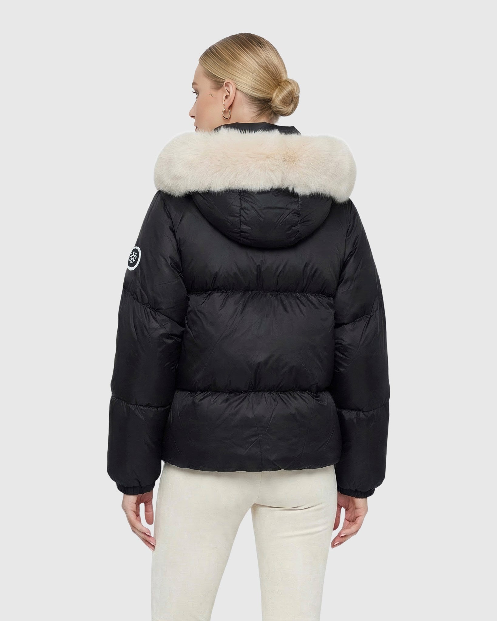 #Color_Black/Iceberg