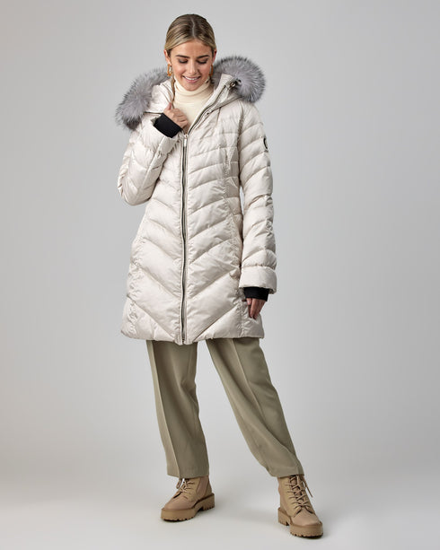 Après-Ski Jacket With Detachable Fox Hood Trim