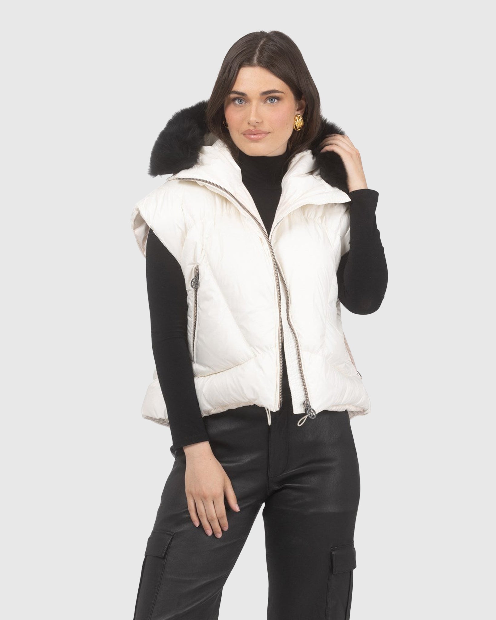 #Color_IVORY/BLACK