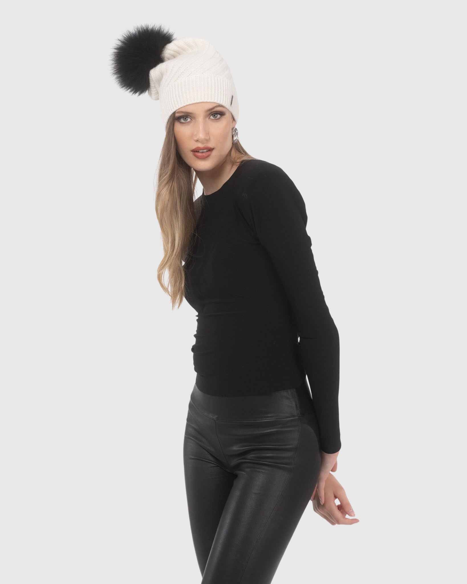 #Color_IVORY/BLACK