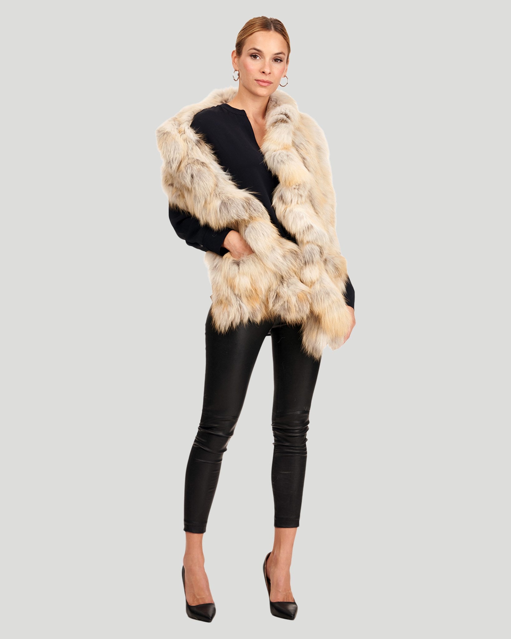 Golden Island Fox Knit Ruffle Stole With Pockets – Gorski Montreal