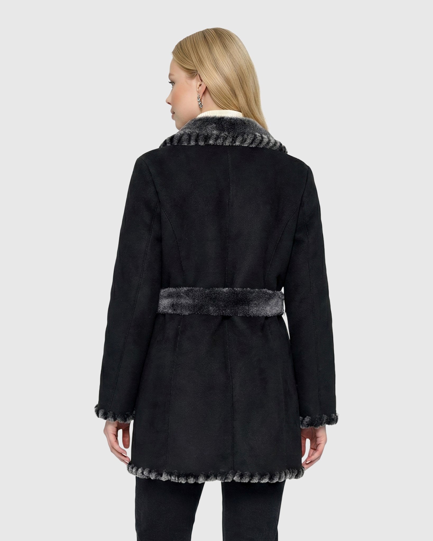 #Color_Black Brisa