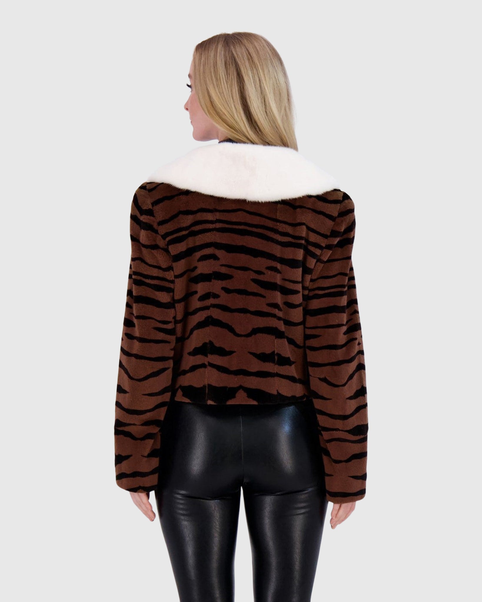 #Color_BROWN TGR PRINT