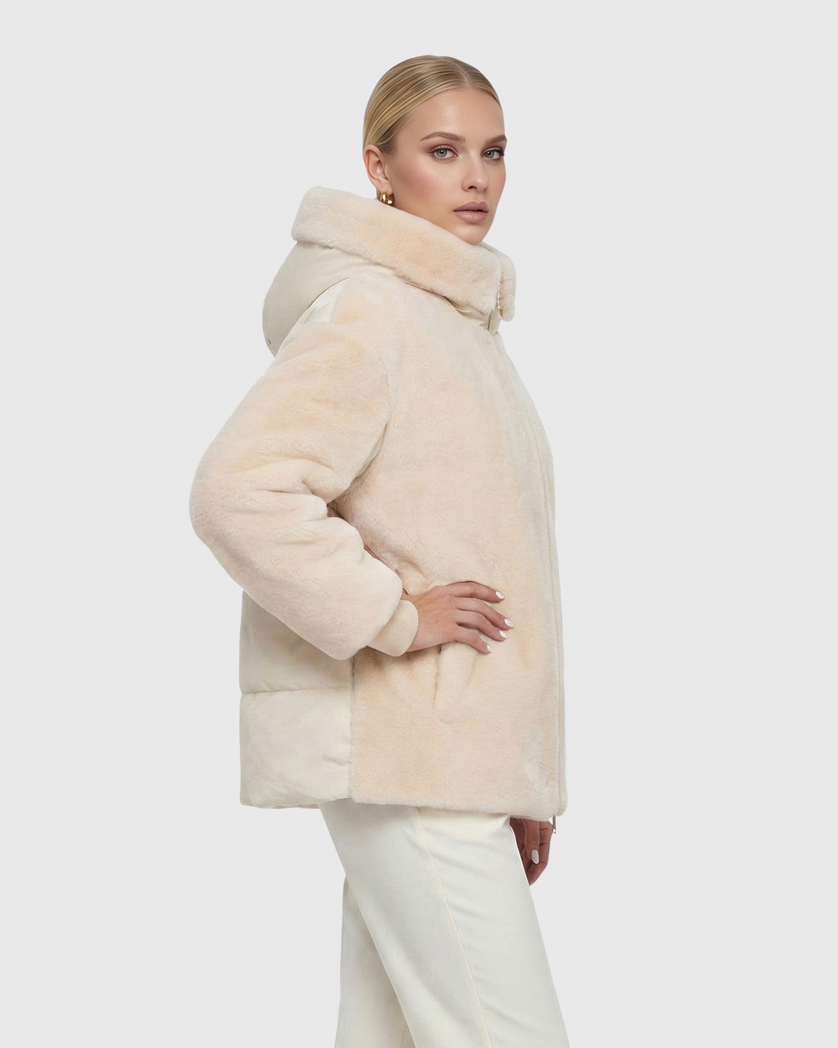 #Color_Ivory